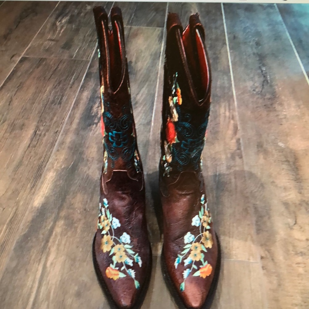 Macie Bean Cowgirl Boots. 7.5 w/original box